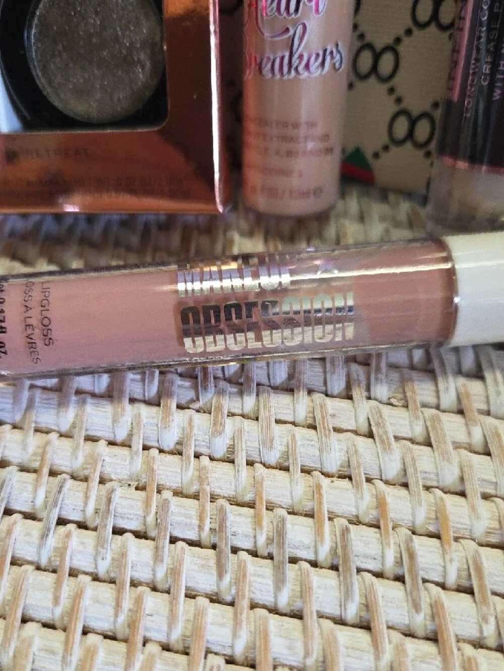 Revolution Concealer & Shimmer Makeup Set Lips , Eyes And Bag